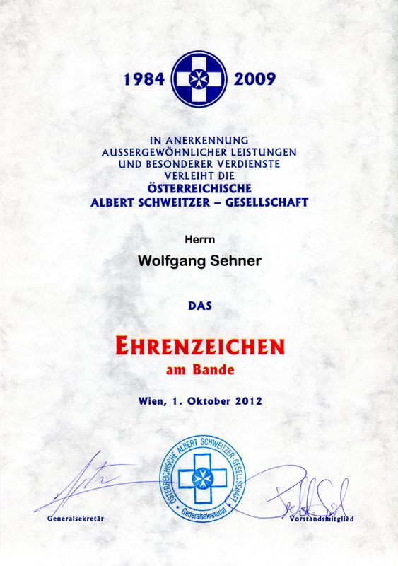 das-albert-schweitzer-ehrenabzeichen-am-bande