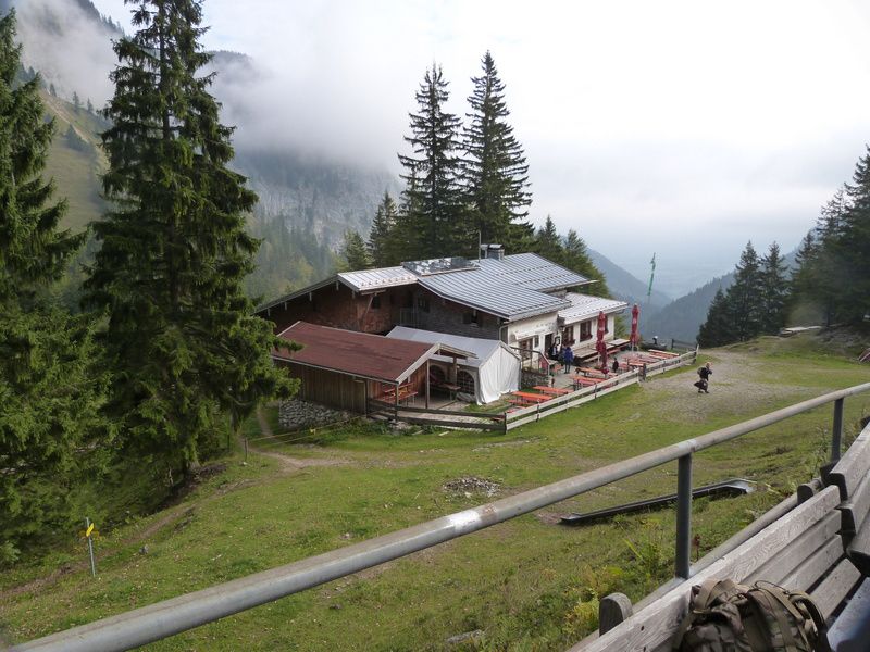 die-idyllisch-gelegene-mitteralm-auf-1200-m