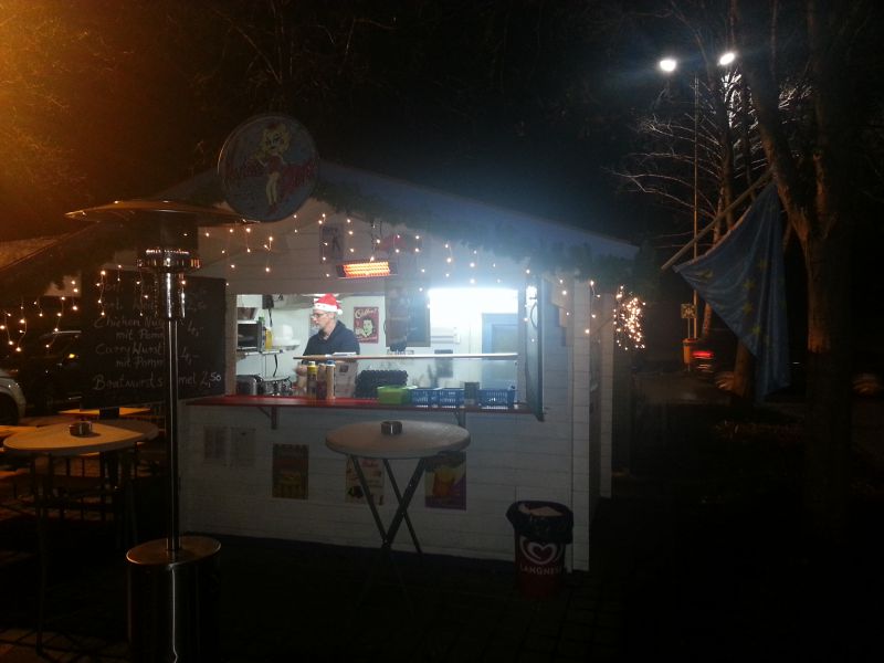 die-emfv-burger-station-bei-nacht