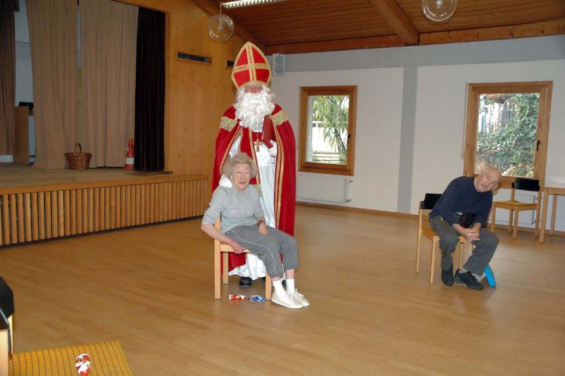 die-aelteste-dame-in-der-parkinson-sportgruppe