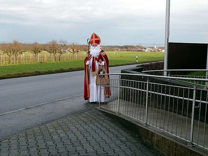 weihnachtsfeier-im-seniorenheim