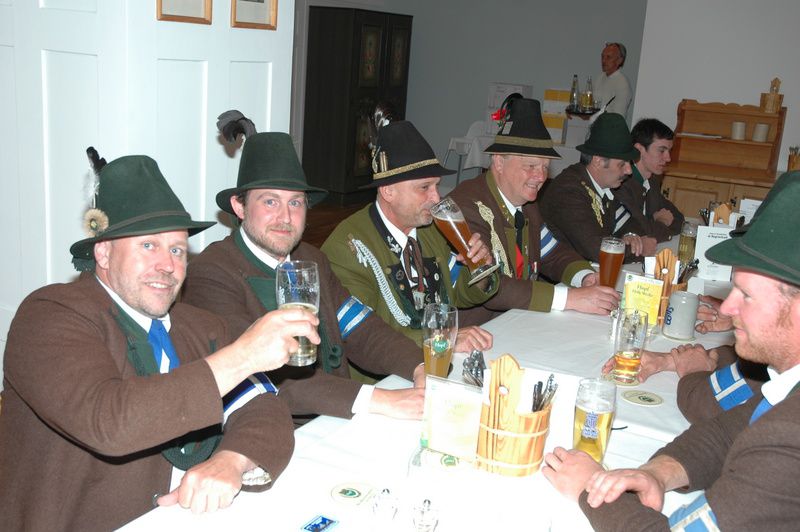 ein-prost-auf-den-erfolgreichen-schiesstag