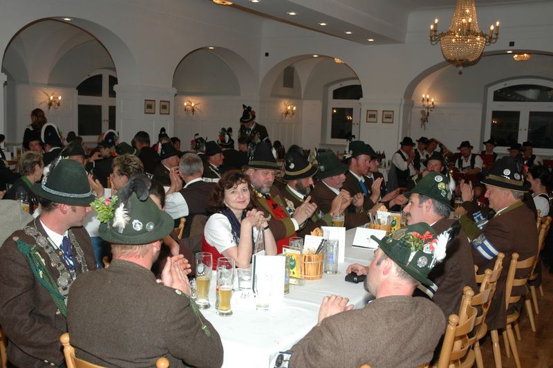 der-saal-ist-gut-gefuellt