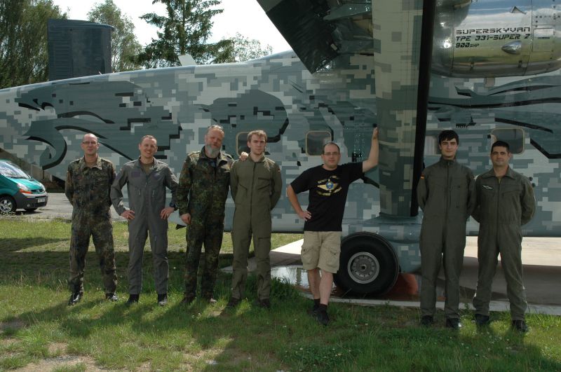 gruppenfoto-vor-der-sc-7