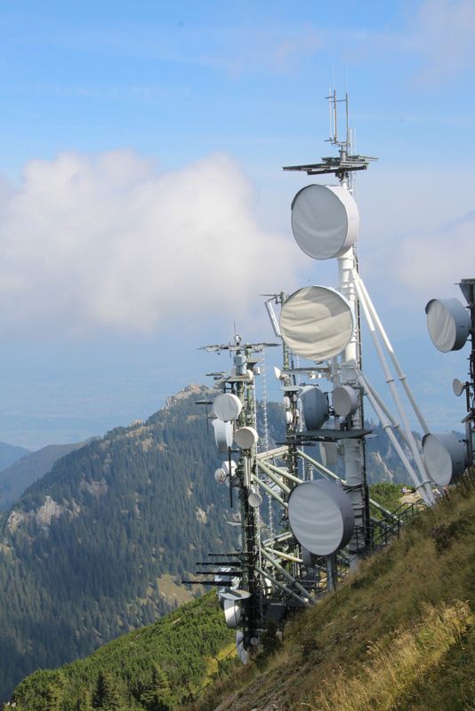 vorbei-am-sendeturm-des-bayerischen-fernsehens