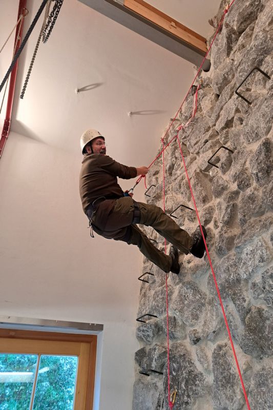abseilen-von-der-kletterwand
