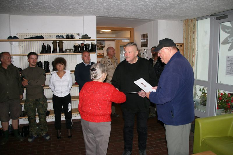 die-emfv-treuemedaille-fur-rosi-majer