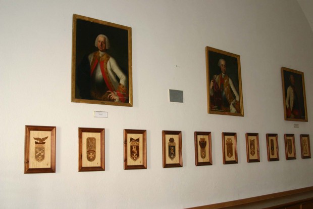 in-der-ahnengalerie-der-milak